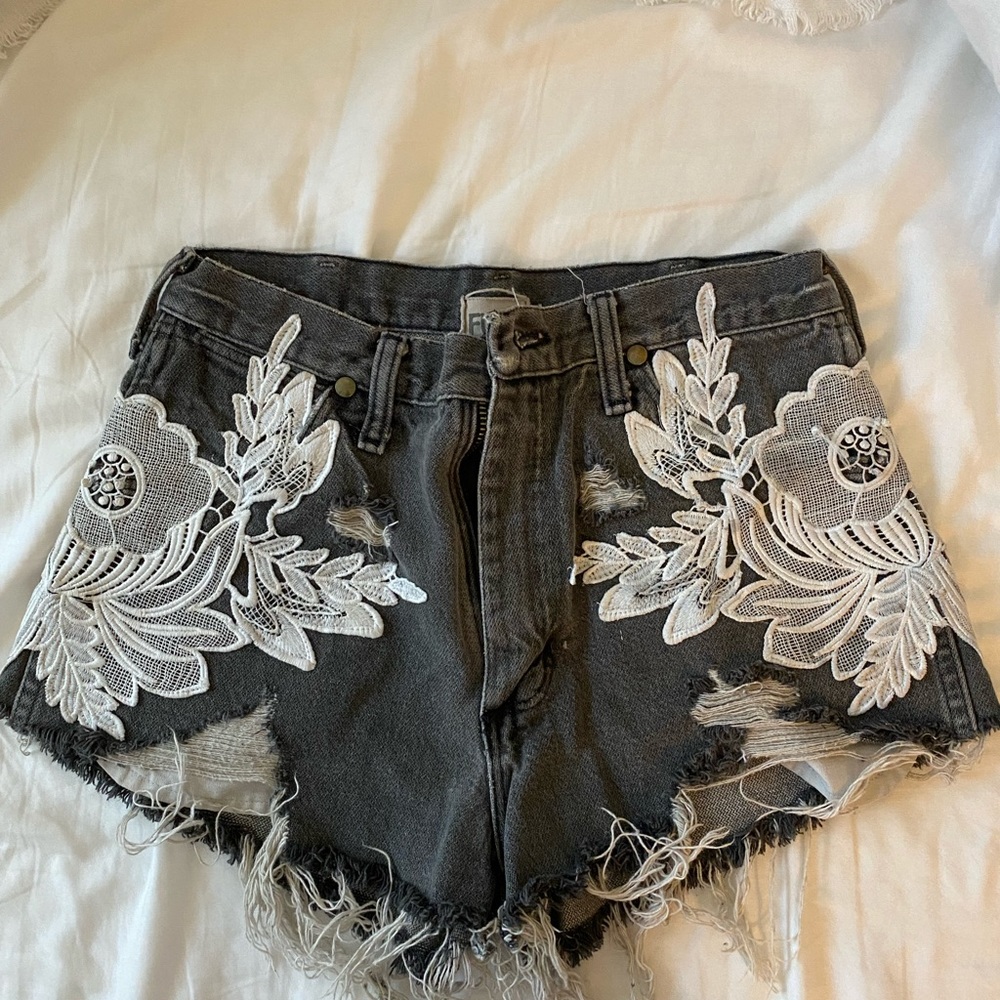 Wrangler Furst of a Kind shorts with embroidery